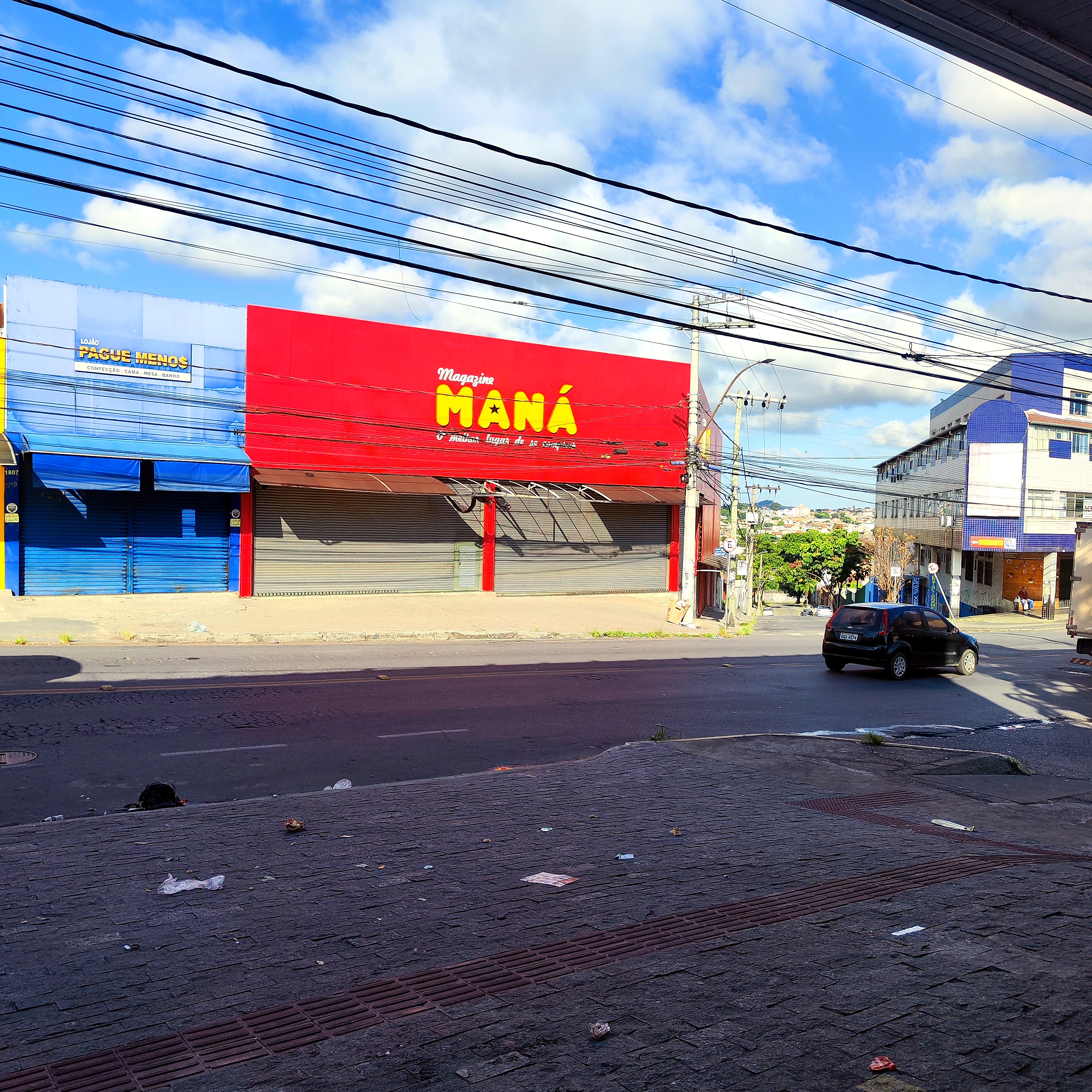 Fachada em ACM Magazine Mana com comunicacao visual comercial